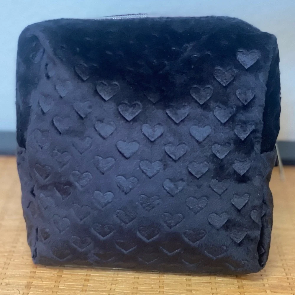 Juicy Couture Velvet Heart Toiletry Bag with Travel Bottle - NWOT - Picture 4 of 7